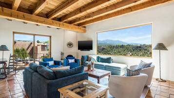 Smart TV y chimenea