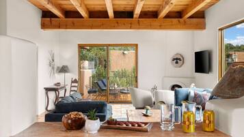 Smart TV y chimenea