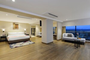Luxury Suite | Minibar, in-room safe, iron/ironing board, free WiFi