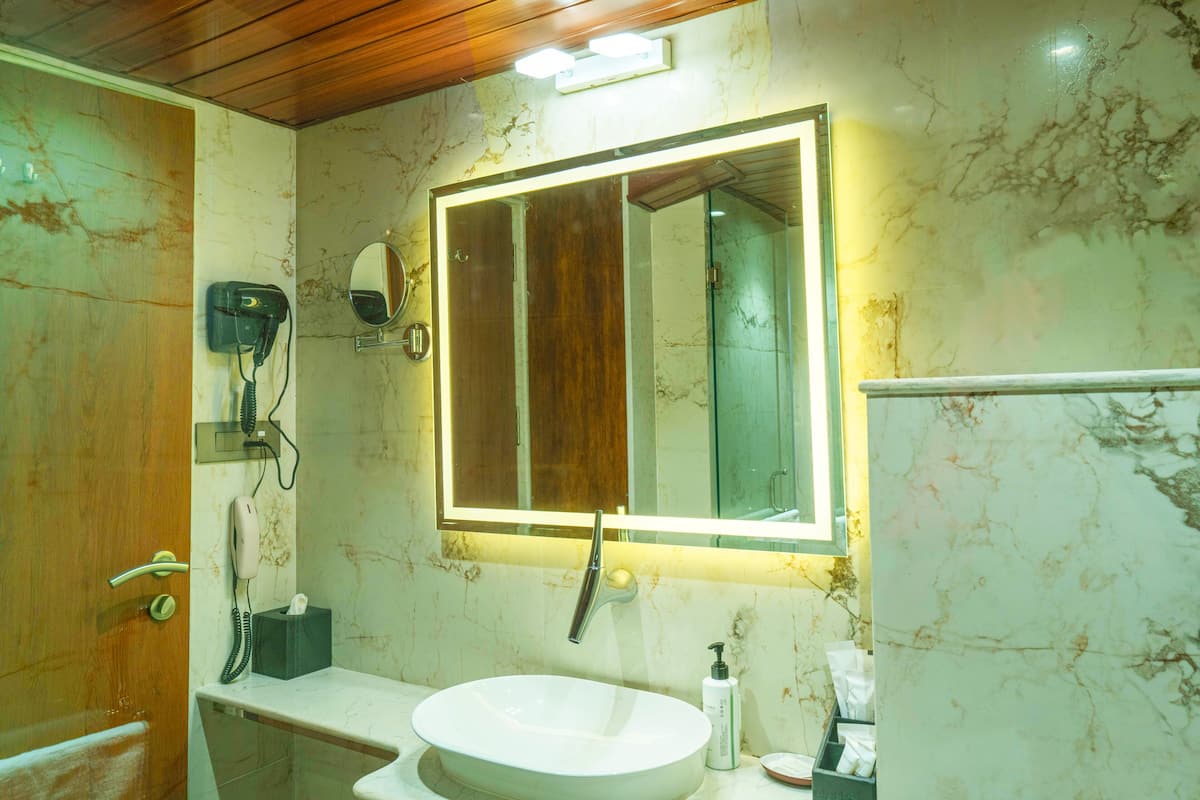 Chambre Supérieure avec lits jumeaux | Salle de bain