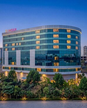 Minibar, in-room safe, iron/ironing board, free WiFi - Clarks Inn Suites Hyderabad Airport (Hyderabad)
