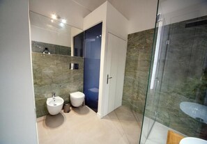 Shower, hair dryer, towels, soap - B&B Riccioli (Catania)