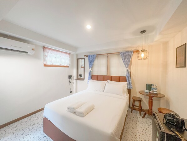 Escritorio, sistema de insonorización y wifi gratis