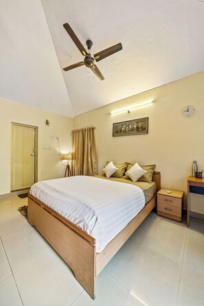 5 bedrooms, desk, iron/ironing board, free WiFi - Vintage Heaven Villa by Spacez (Bengaluru)