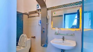Family Room, Sea View | Bathroom - Coco Bay Hòn Sơn (Kien Hai)