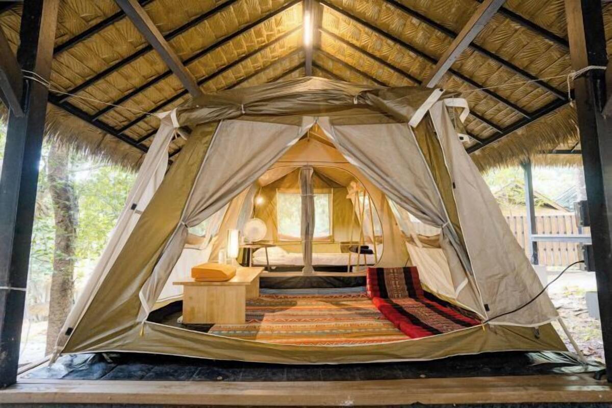 1 bedroom, blackout curtains, bed sheets