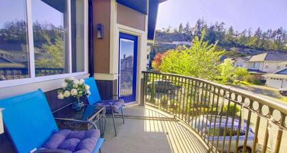 Bear Mountain Getaway close to a golf course