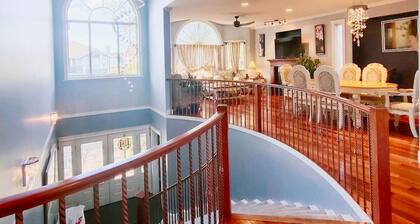 Bear Mountain Getaway close to a golf course