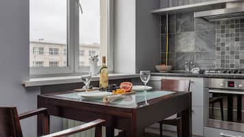 Classic Studio, City View | Private kitchen | Full-size fridge, microwave, oven, stovetop