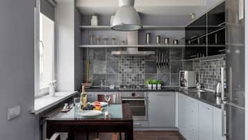 Studio phong cách cổ điển, quang cảnh thành phố | Bếp riêng | Ấm điện, khăn giấy