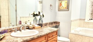 Dusche, Whirlpool, Haartrockner, Handtücher