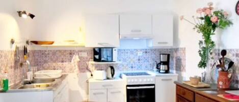 Refrigerador, microondas, horno, placa de cocina