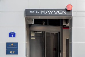 Exterior - Shinchon Mayven Hotel (Seoul)