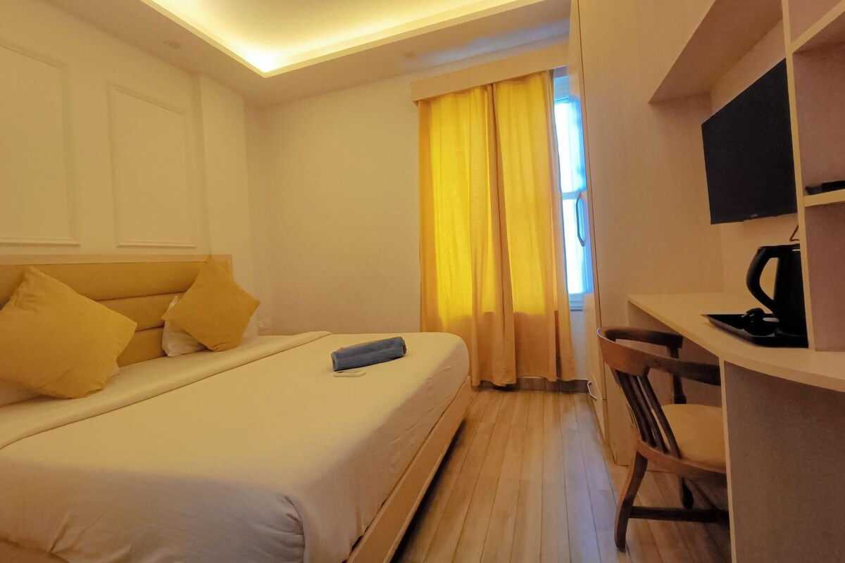 Cortinas blackout, insonorización, wifi gratis y ropa de cama