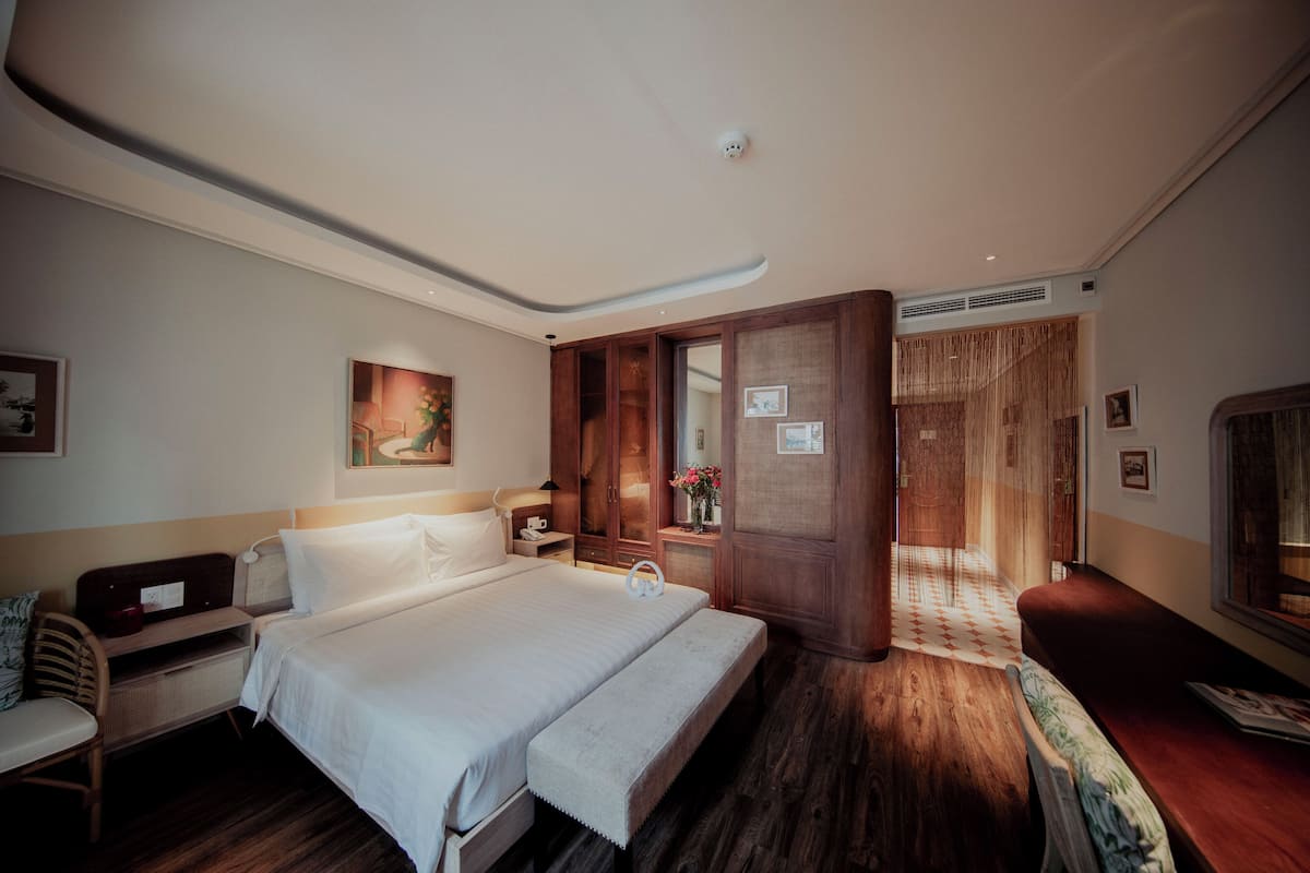 In-room safe, desk, iron/ironing board, free WiFi