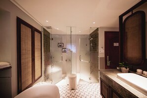Junior Room | Bathroom | Bathrobes, slippers, bidet