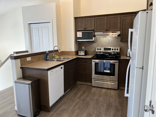 ❤️ Park View, King Bed, Bright, Modern, Fully Stocked