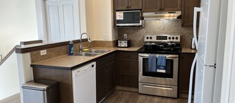 ❤️ Park View, King Bed, Bright, Modern, Fully Stocked