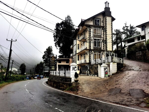 Rathna Grand Hotel Nuwara Eliya - Nuwara Eliya