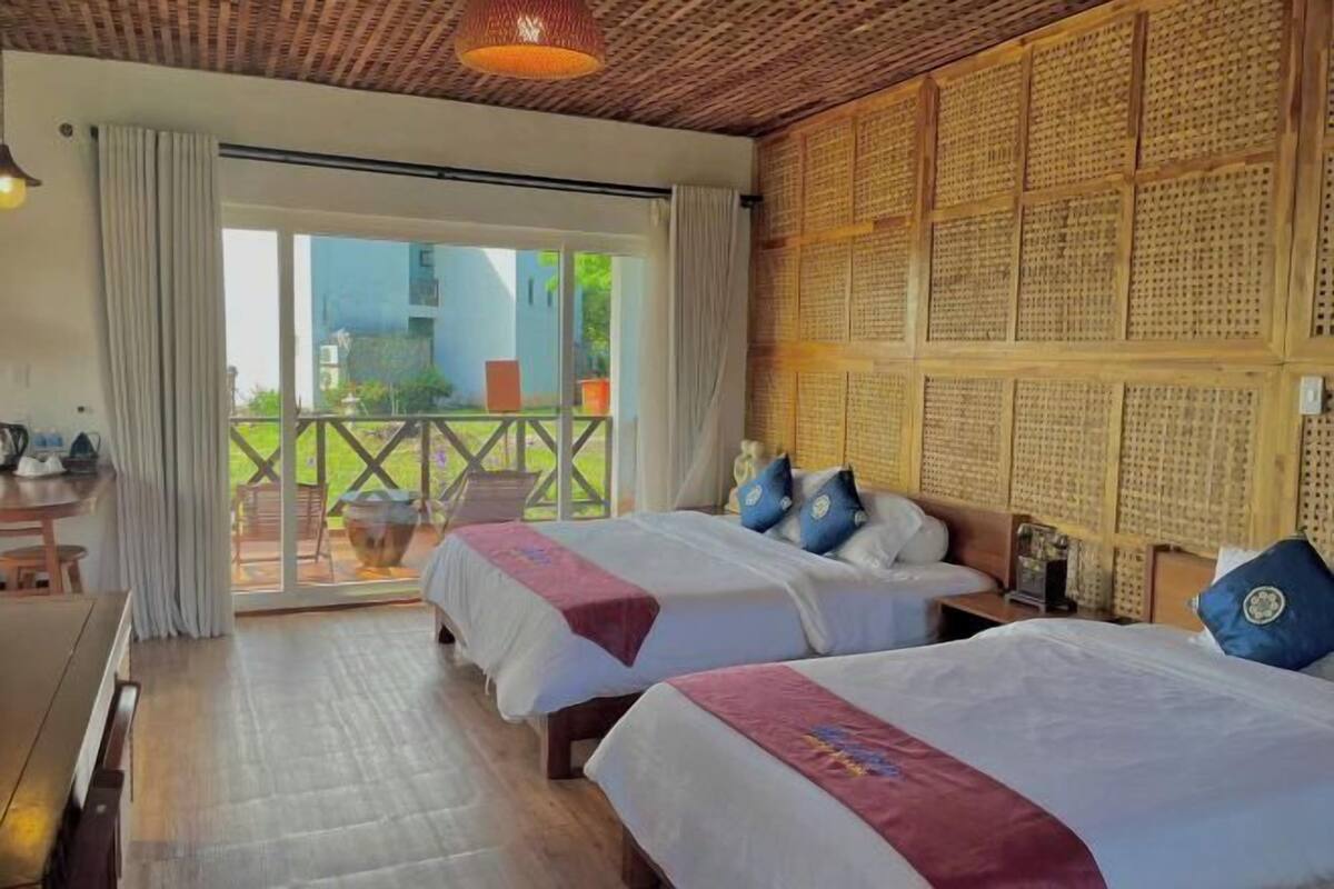 Premium bedding, minibar, desk, laptop workspace