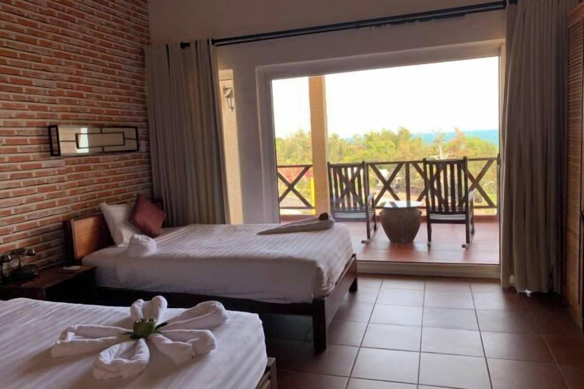 Premium bedding, minibar, desk, laptop workspace