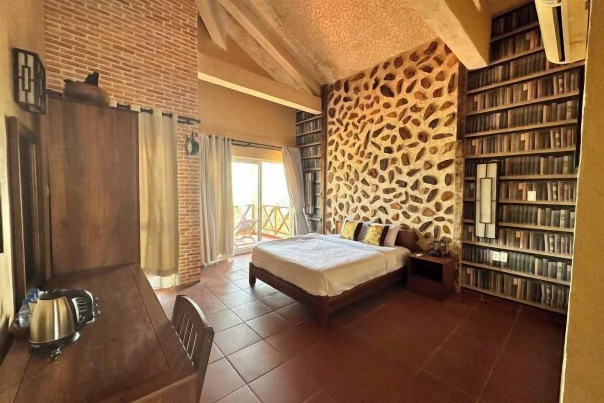 Premium bedding, minibar, desk, laptop workspace