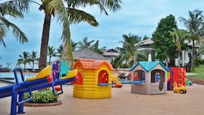 Área de juegos infantiles al aire libre