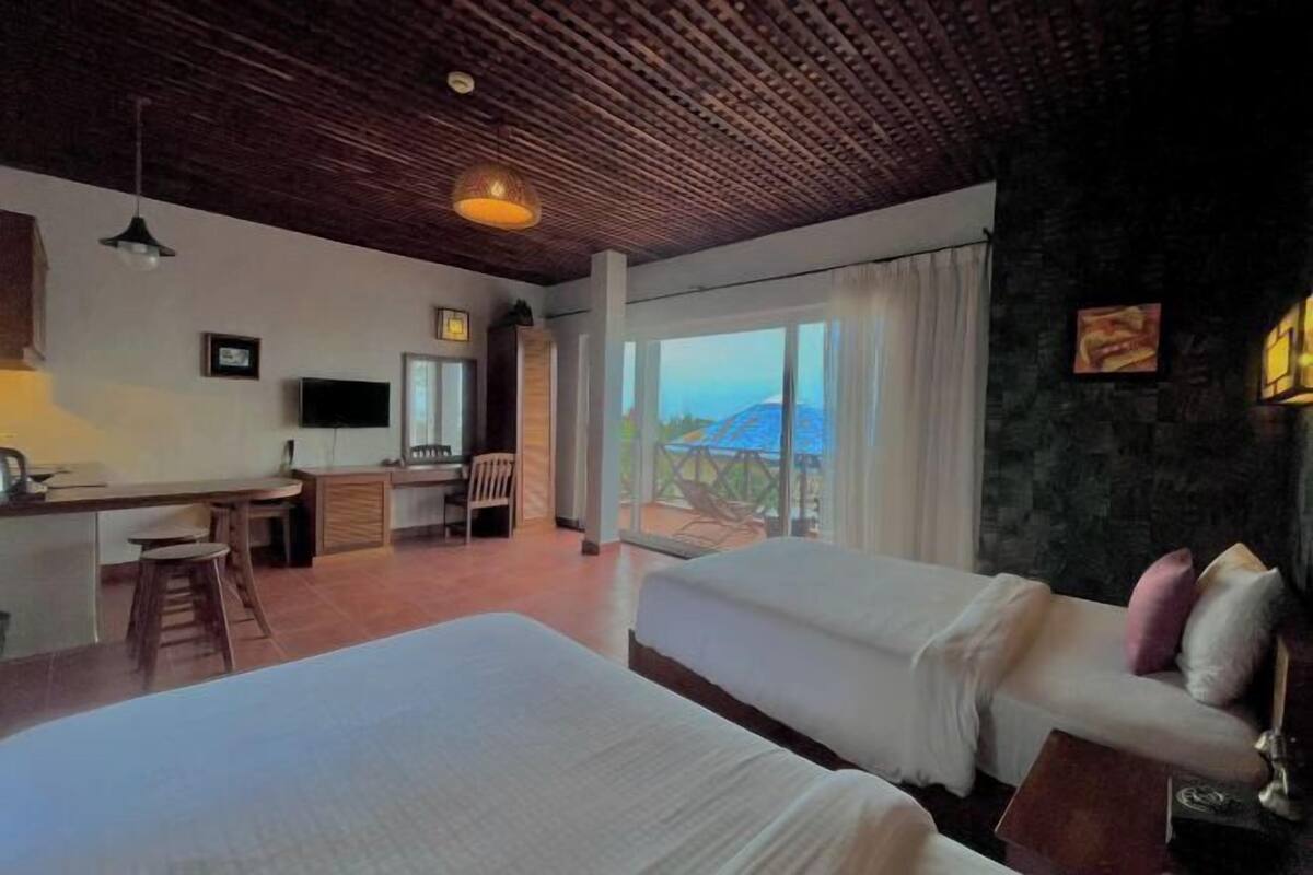 Premium bedding, minibar, desk, laptop workspace