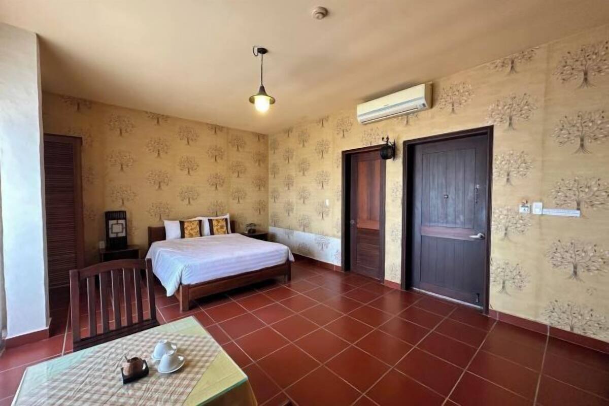 Premium bedding, minibar, desk, laptop workspace