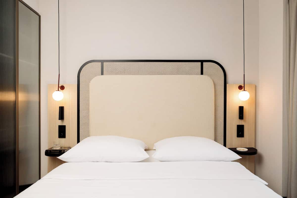 2 bedrooms, hypo-allergenic bedding, in-room safe, free WiFi