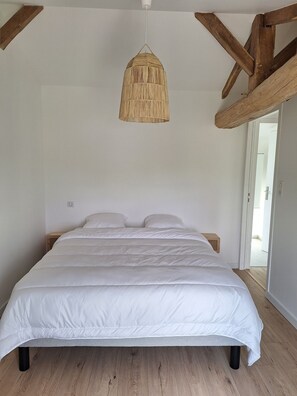 2 chambres, fer et planche à repasser