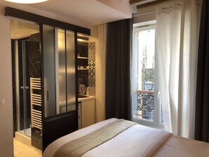 Studio Design (102)