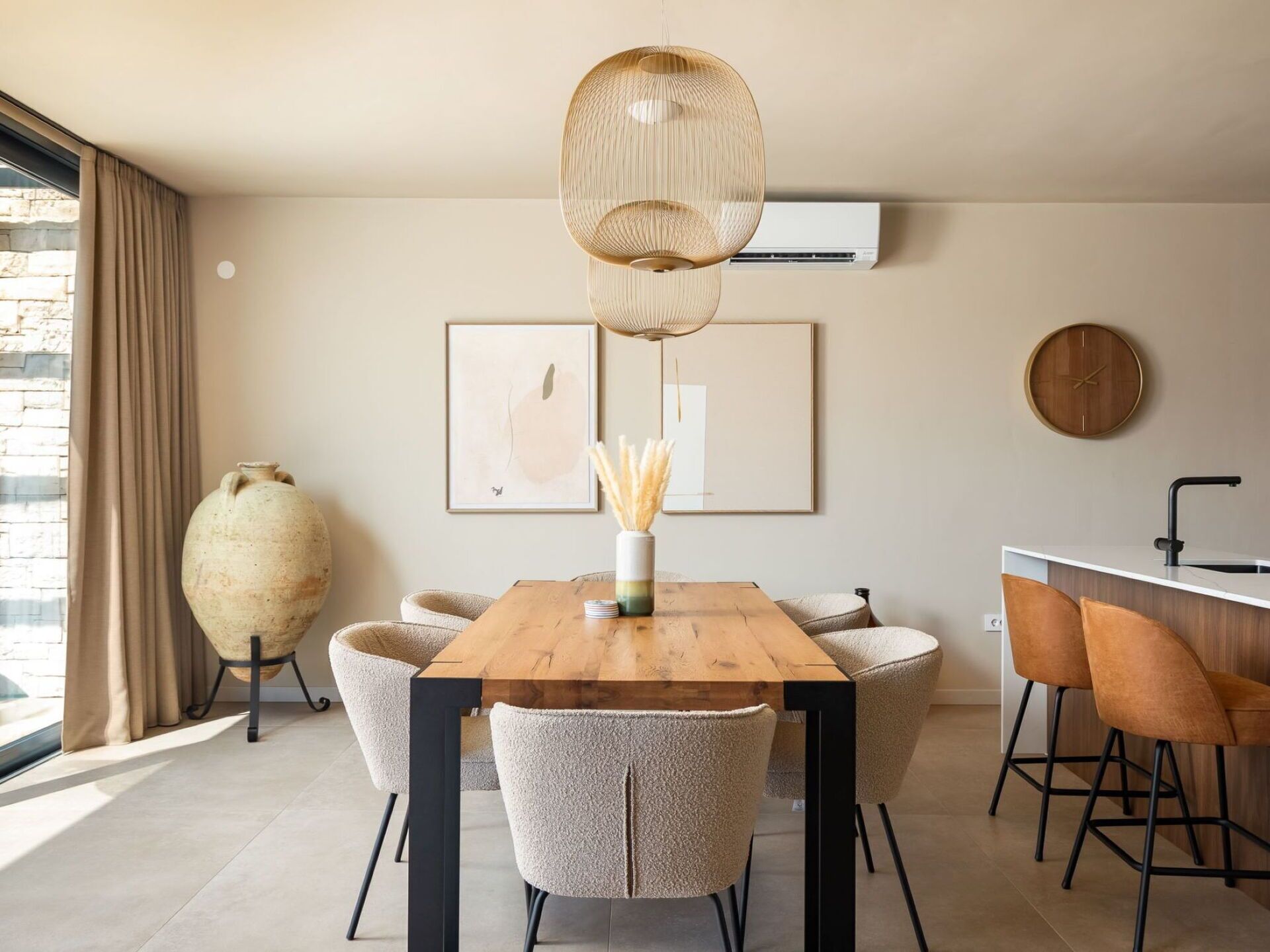 Table, Meubles, Propriété, Bois, Fenêtre, Design Intérieur, Chaise, Rideau, Sol