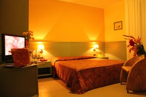 Doppelzimmer, Balkon | Schreibtisch, laptopgeeigneter Arbeitsplatz, kostenloses WLAN