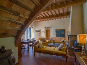 Fernseher, Kamin