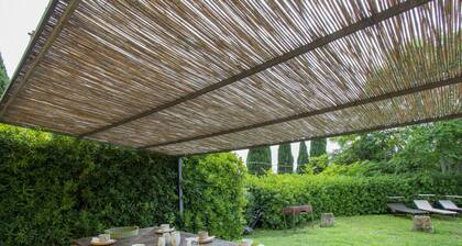 Wonderful private villa for 9 guests with WIFI, private pool, TV, patio and pets allowed