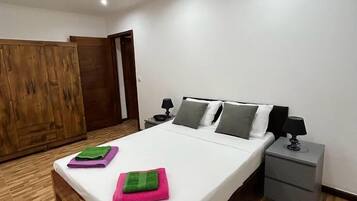 Minibaari, ilmainen Wi-Fi, vuodevaatteet