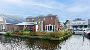 Exterior - Adapted water villa, located at the marina of Uitgeest (Uitgeest)