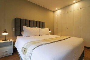 2 bedrooms, iron/ironing board, WiFi, bed sheets - w*| Monochromatic 2BR w/ Terrace in Miraflores (Miraflores)