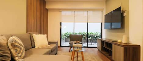 Una televisión, una oficina