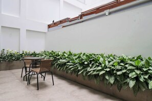 Outdoor dining - w*| Monochromatic 2BR w/ Terrace in Miraflores (Miraflores)