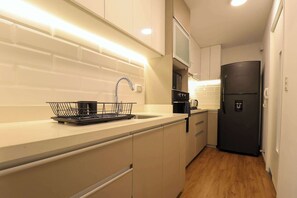 Fridge, microwave, oven, stovetop