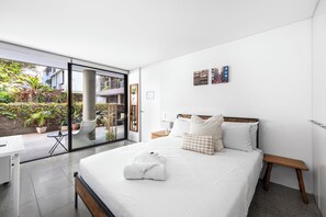 3 habitaciones, tabla de planchar con plancha, wifi y ropa de cama 