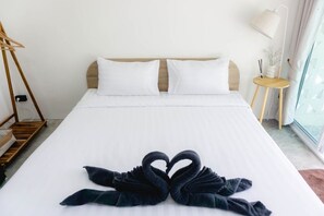 Habitación Deluxe doble, vistas al jardín | Internet por cable gratuito