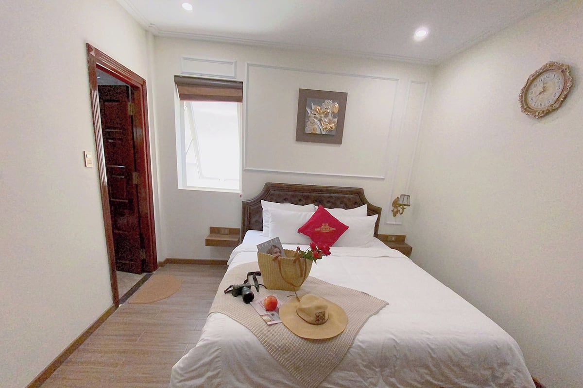 In-room safe, iron/ironing board, free WiFi