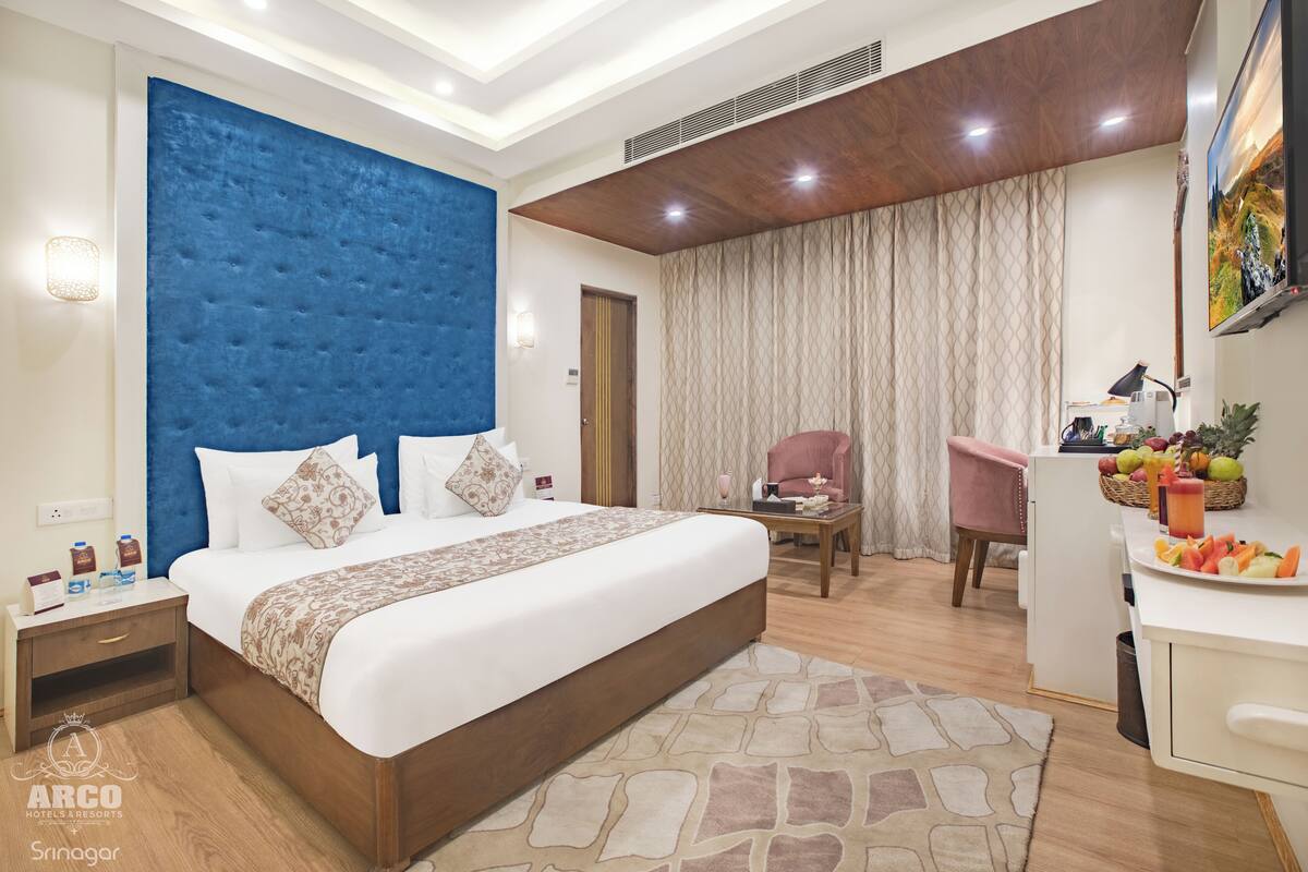 Premium bedding, down comforters, in-room safe, desk