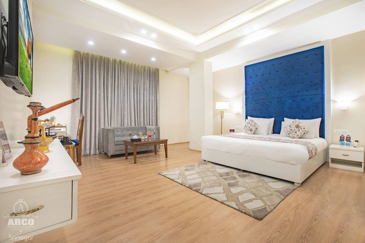 Premium bedding, down comforters, in-room safe, desk