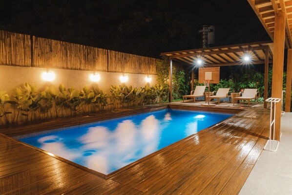 Outdoor pool, sun loungers - Villa Adara by Araw Residences (Alfonso)