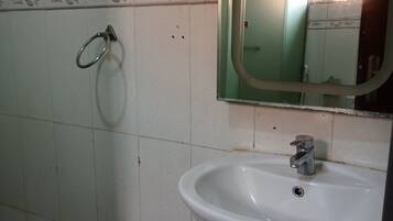 Senior Room | Bathroom