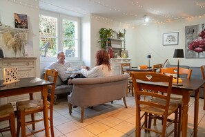 Lobby sitting area - Auberge du Fin chapon (Excideuil)
